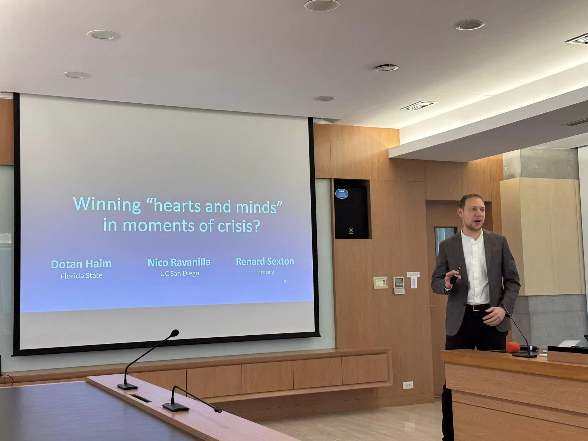 【活動報導】美國  Emory University 政治學者 Renard Saxton 博士來訪 Emory University Political Scientist Dr. Renard Saxton from the United States Visited NTU College of Social Sciences