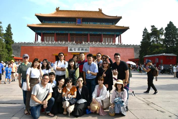 圖十五、臺大EMPA訪問團於北京故宮合影。