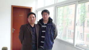 筆者與王先福先生（左）攝於襄樊市文物考古研究所