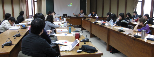 中國古代史討論會成員集會實況。（2011年4月9日攝）左為劉增貴先生、右為劉欣寧小姐。（2007年11月17日攝） 