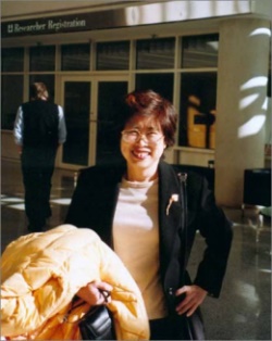 趙綺娜老師赴美國國家檔案局（ The National Archives at College Park, Maryland）蒐集資料。（攝於2001年12月17日）